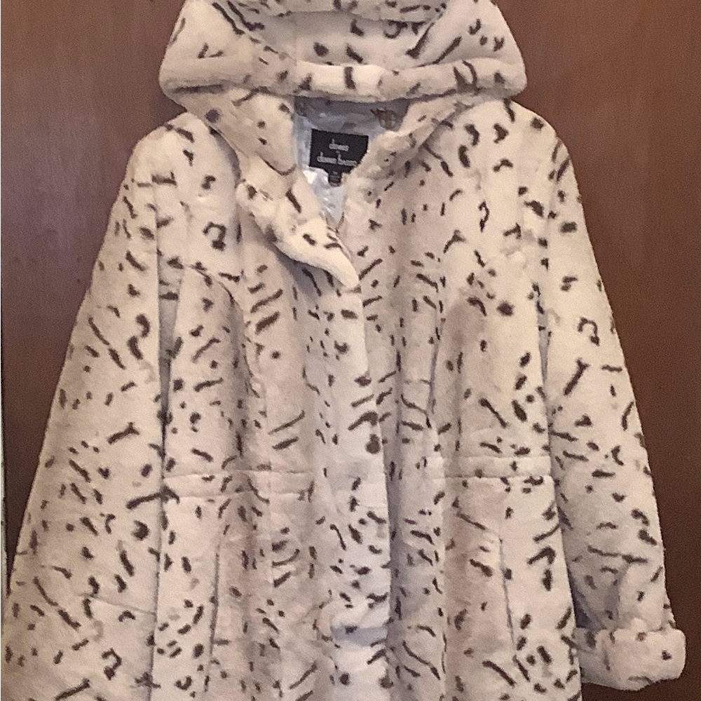 Dennis Basso Cream and Black Patterned Ski Jacket